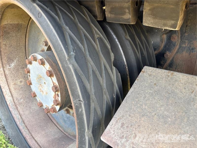 CAT 65C Track Tractor الجرارات
