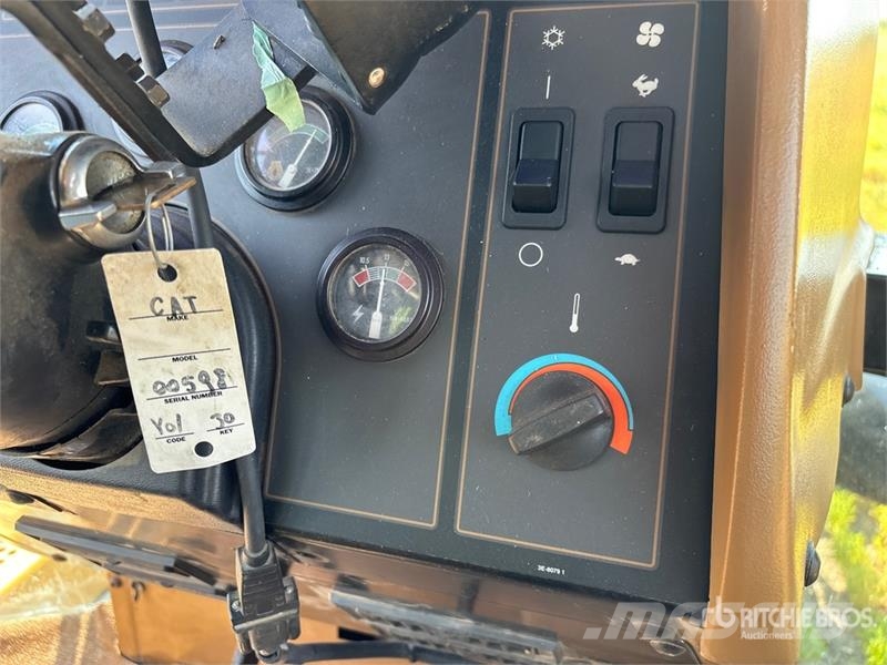 CAT 65C Track Tractor الجرارات