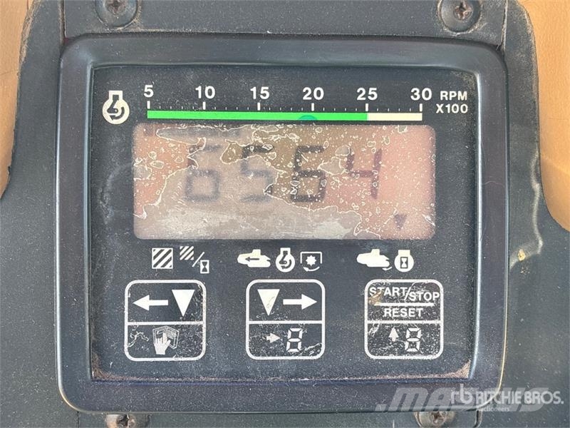 CAT 65C Track Tractor الجرارات