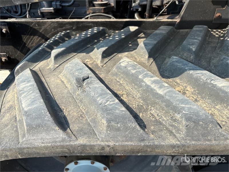 CAT 65C Track Tractor الجرارات