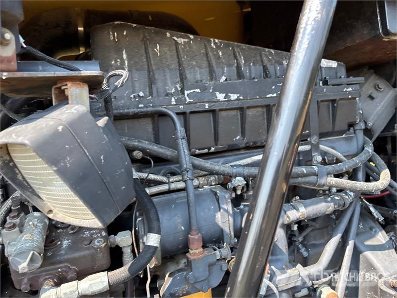 CAT 65C Track Tractor الجرارات