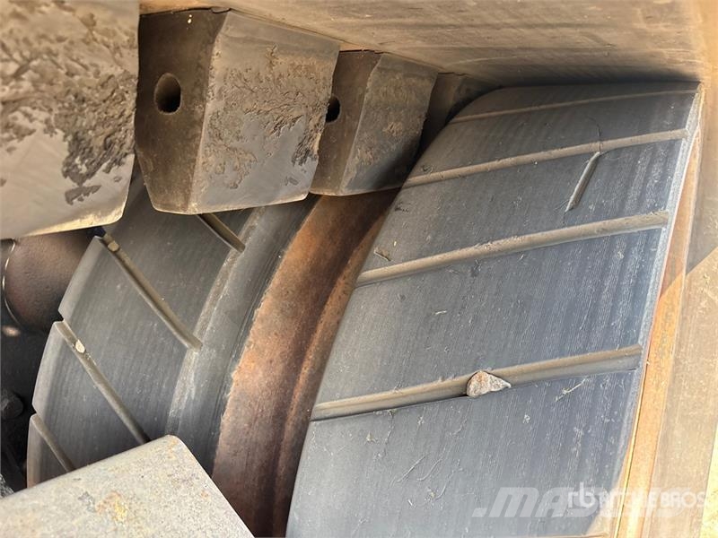 CAT 65C Track Tractor الجرارات