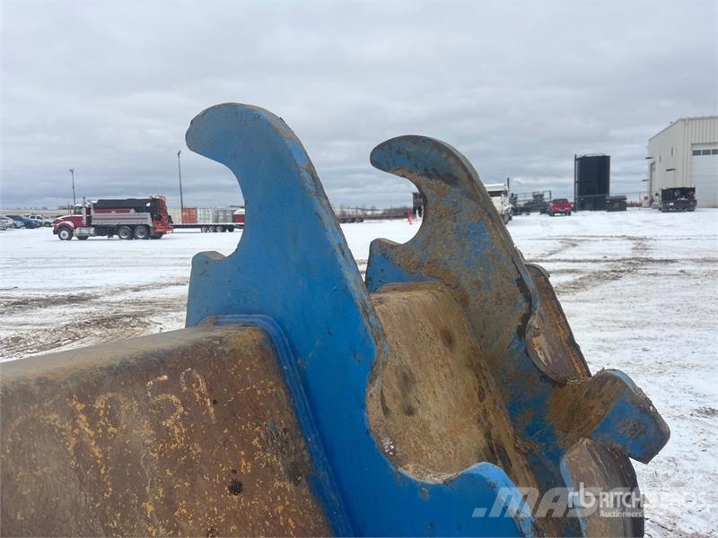 CAT 72 in Q/C Cleanup Excavator Bucket - Fits Cat 336 Žlice