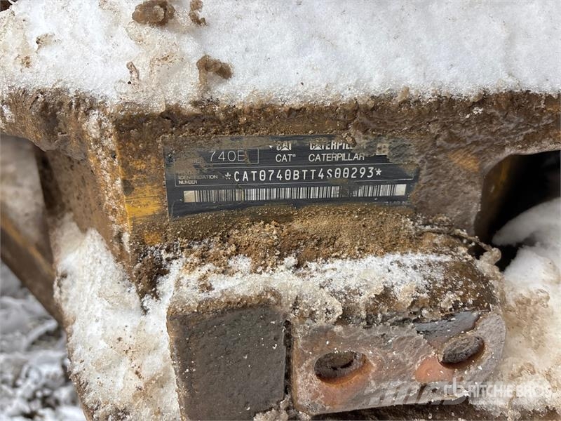 CAT 740 Зчленовані самоскиди