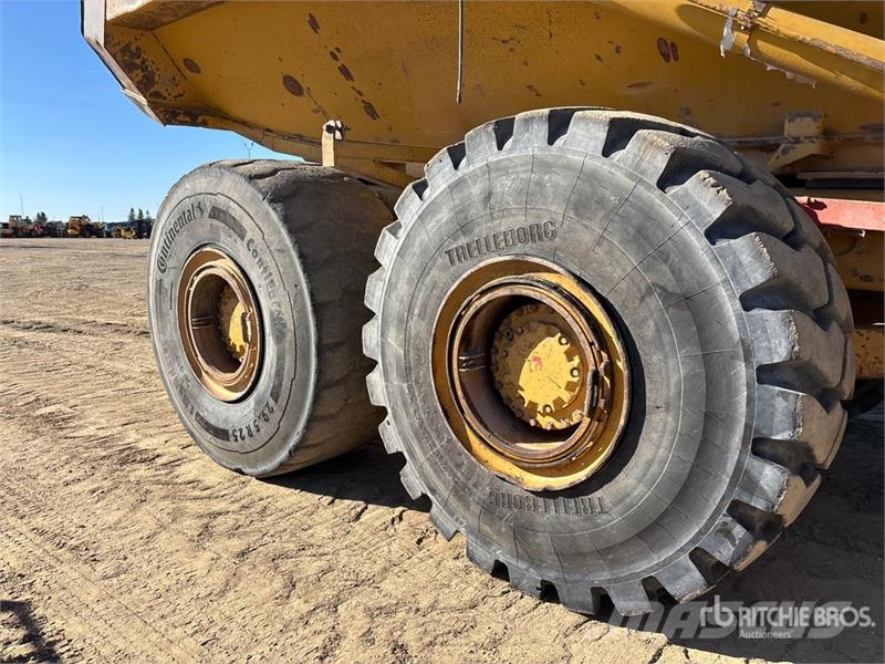 CAT 740 ساحبات مفصلية