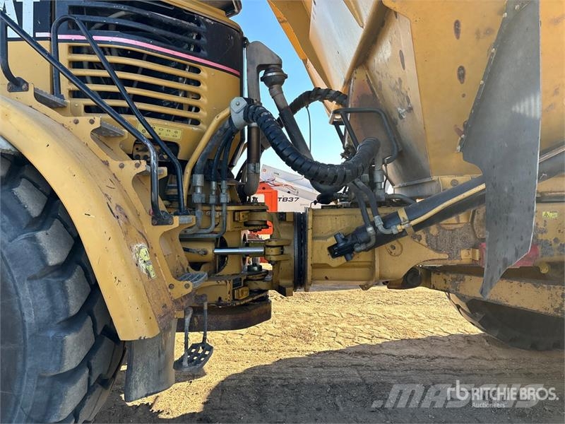 CAT 740 ساحبات مفصلية