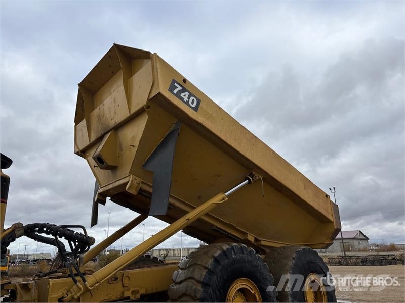 CAT 740 Zglobni damperi