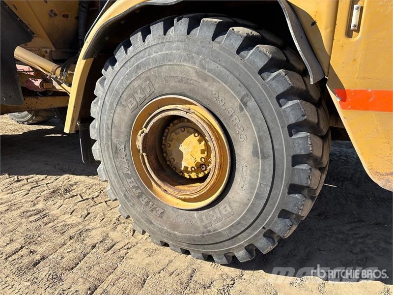CAT 740 ساحبات مفصلية