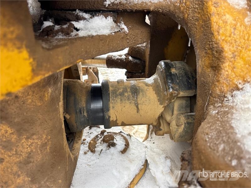 CAT 740 Зчленовані самоскиди