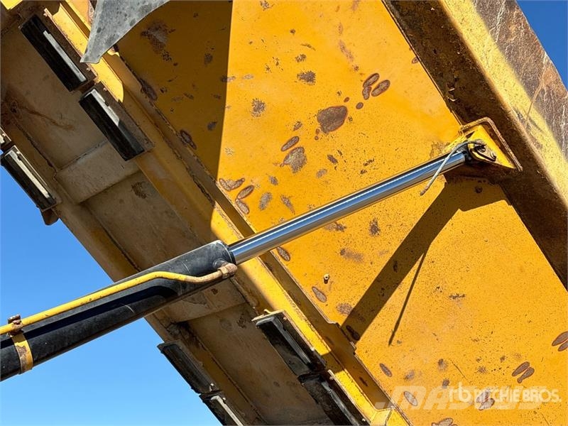 CAT 740 ساحبات مفصلية