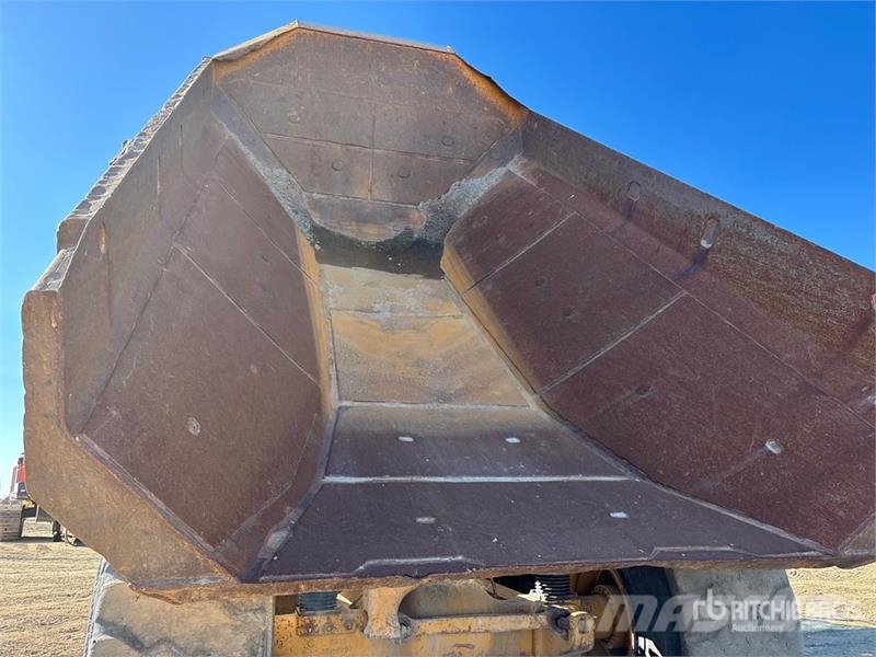 CAT 740 ساحبات مفصلية