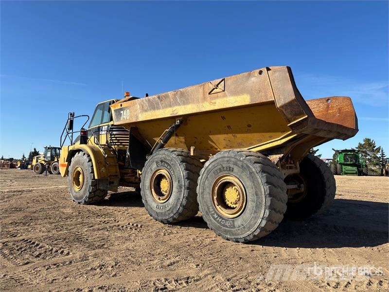 CAT 740 ساحبات مفصلية