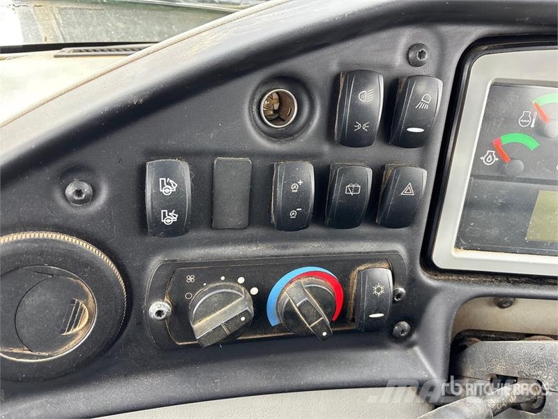 CAT 740 Зчленовані самоскиди