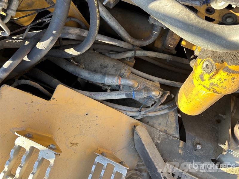 CAT 740 ساحبات مفصلية