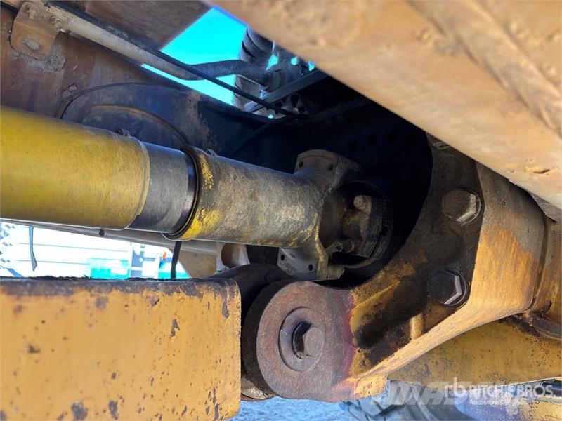 CAT 740 ساحبات مفصلية