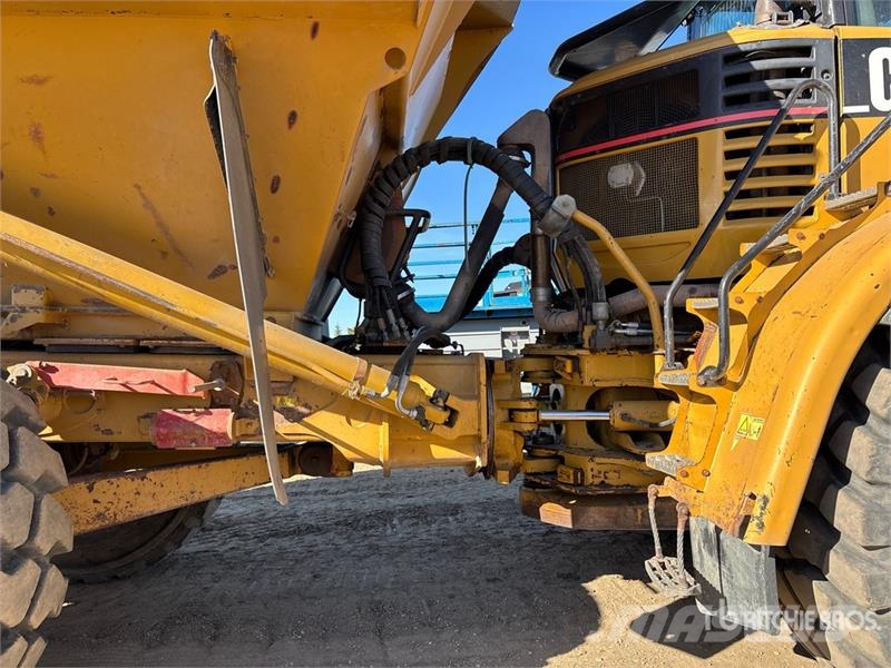 CAT 740 ساحبات مفصلية