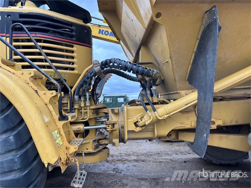 CAT 740 Zglobni damperi
