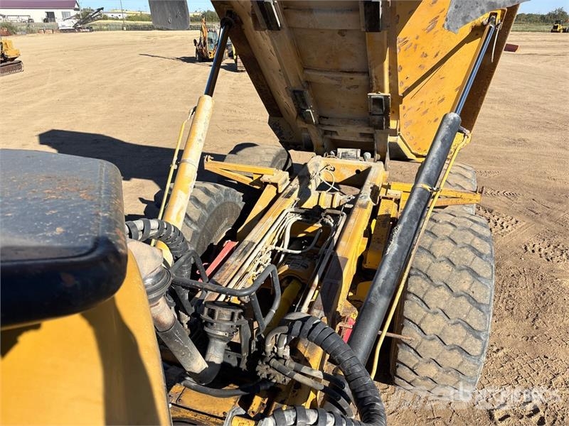 CAT 740 ساحبات مفصلية