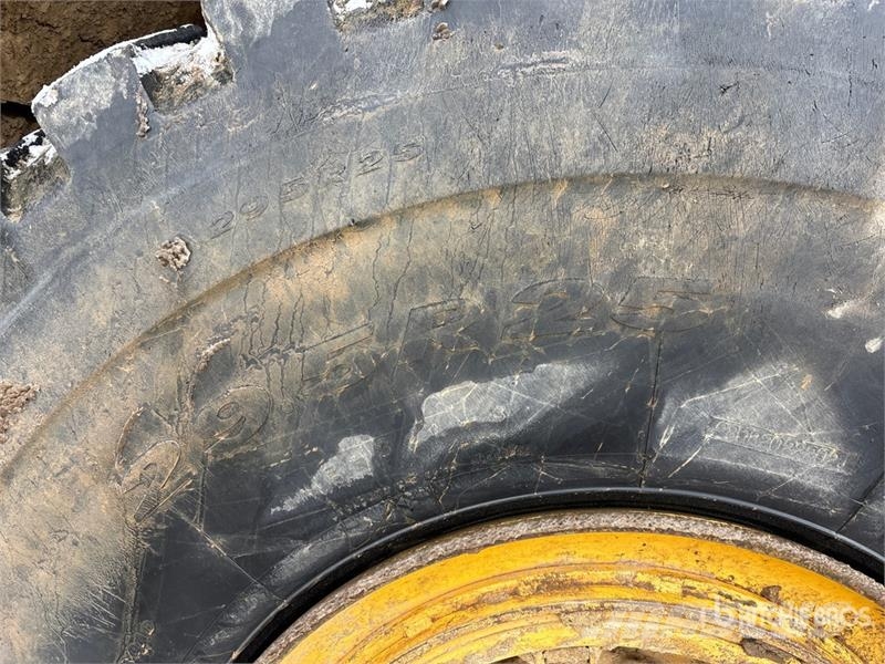 CAT 740 Зчленовані самоскиди