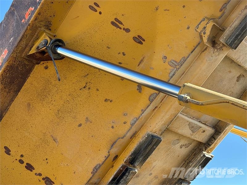 CAT 740 ساحبات مفصلية