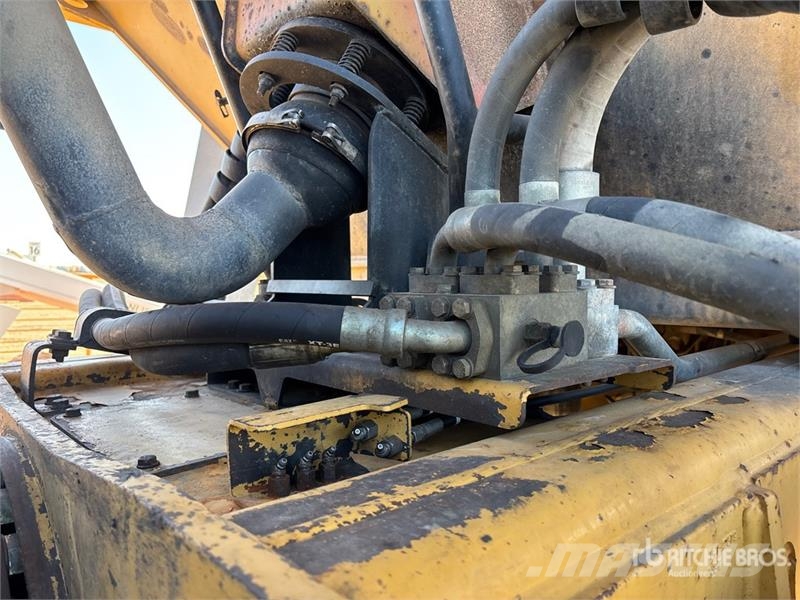CAT 740 ساحبات مفصلية