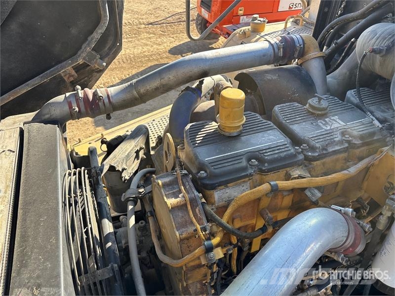 CAT 740 ساحبات مفصلية