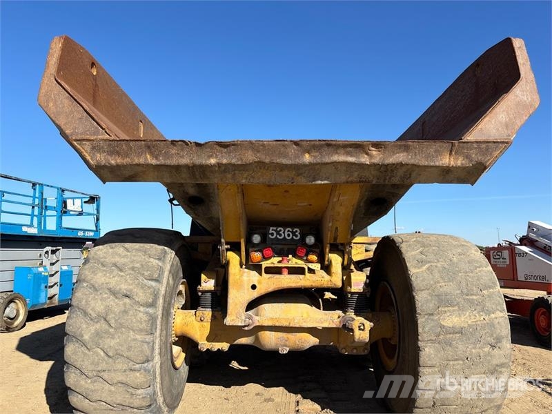 CAT 740 ساحبات مفصلية