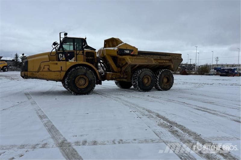 CAT 740 Зчленовані самоскиди