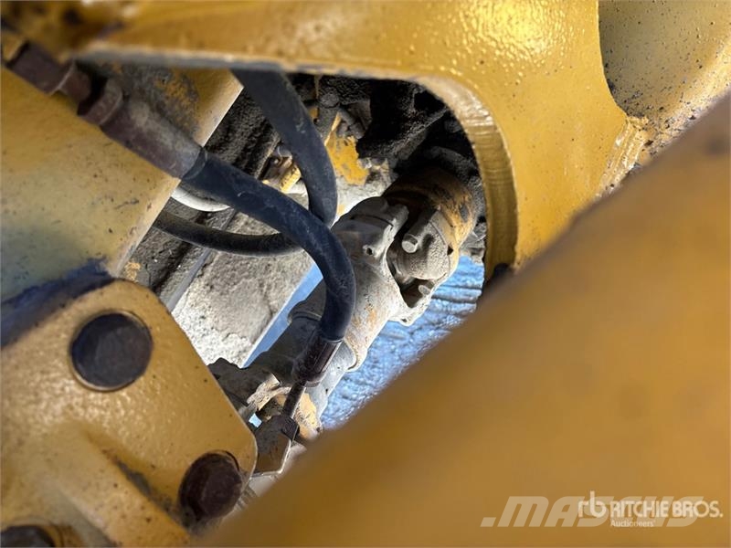CAT 740 ساحبات مفصلية