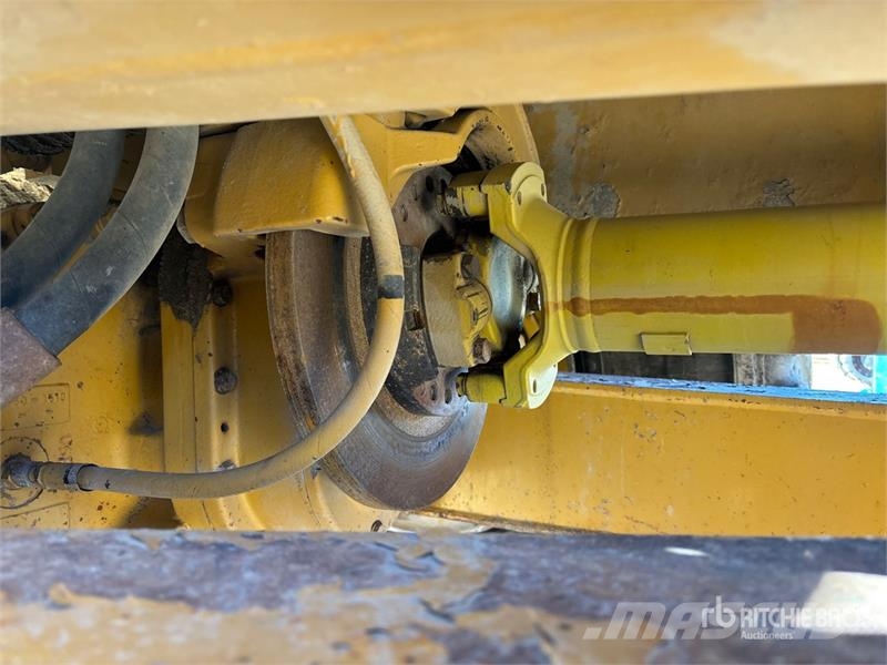 CAT 740 ساحبات مفصلية