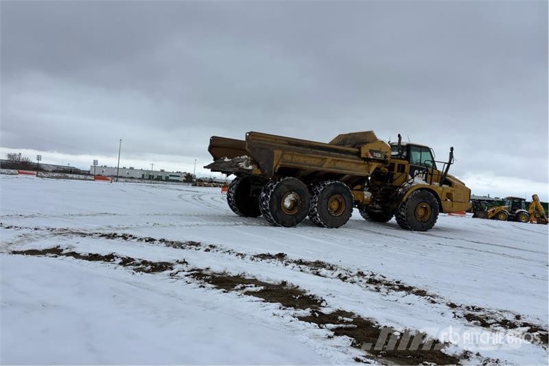 CAT 740 Зчленовані самоскиди