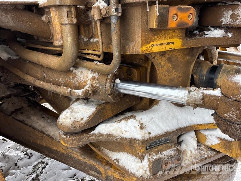 CAT 740 Зчленовані самоскиди