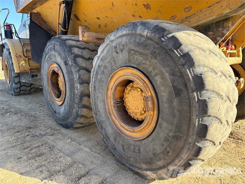 CAT 740 ساحبات مفصلية