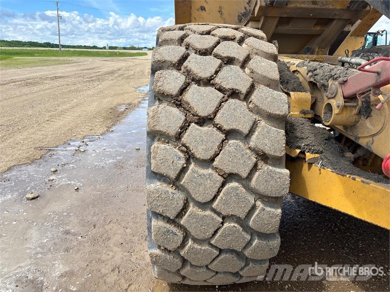 CAT 740B 연결식 홀러