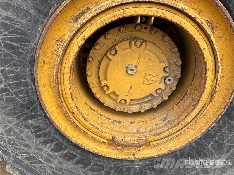 CAT 740B 연결식 홀러