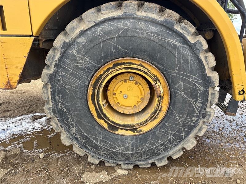 CAT 740B 연결식 홀러