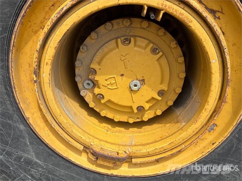 CAT 740B 연결식 홀러