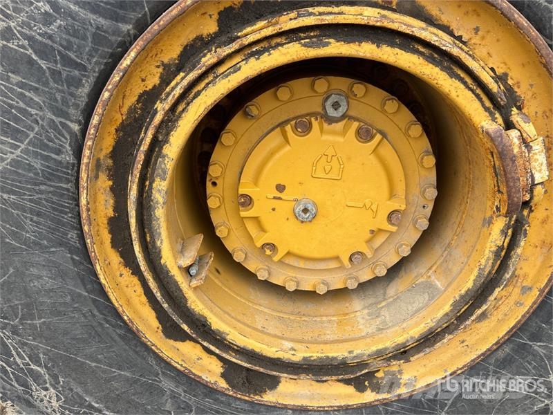 CAT 740B 연결식 홀러