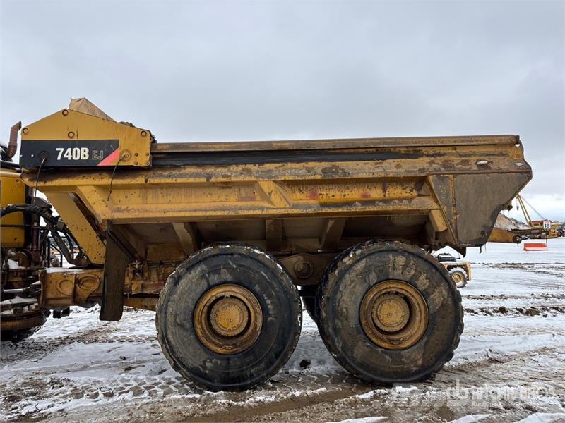 CAT 740BEJ Ejector Articulated Dump Truck Csuklósdömperek
