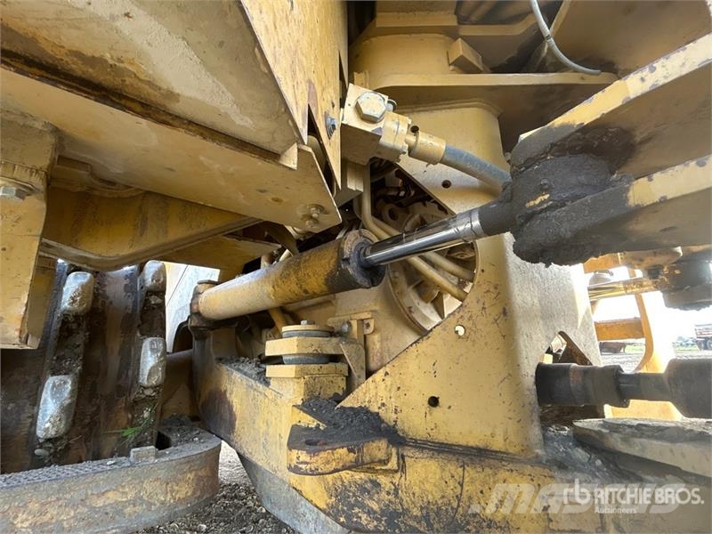 CAT 815F Уплътнители за почва
