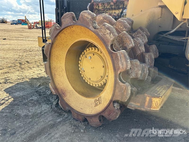 CAT 826G Kompaktorji tal