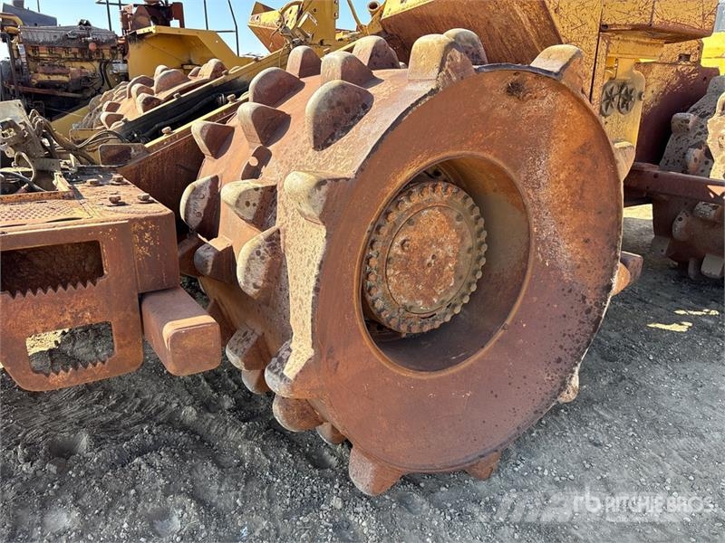 CAT 826G ضاغطات التربة