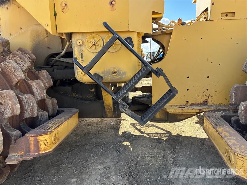 CAT 826G Kompaktorji tal