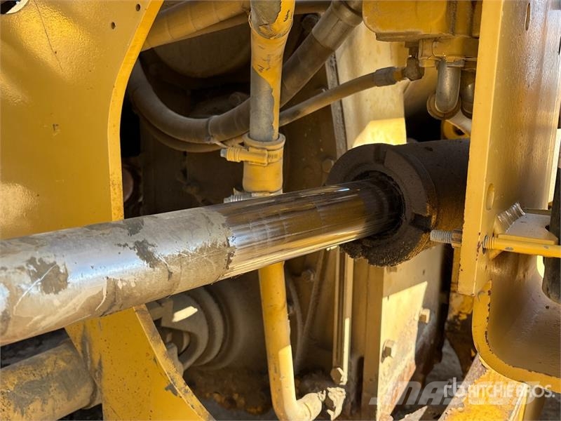 CAT 826G Kompaktorji tal