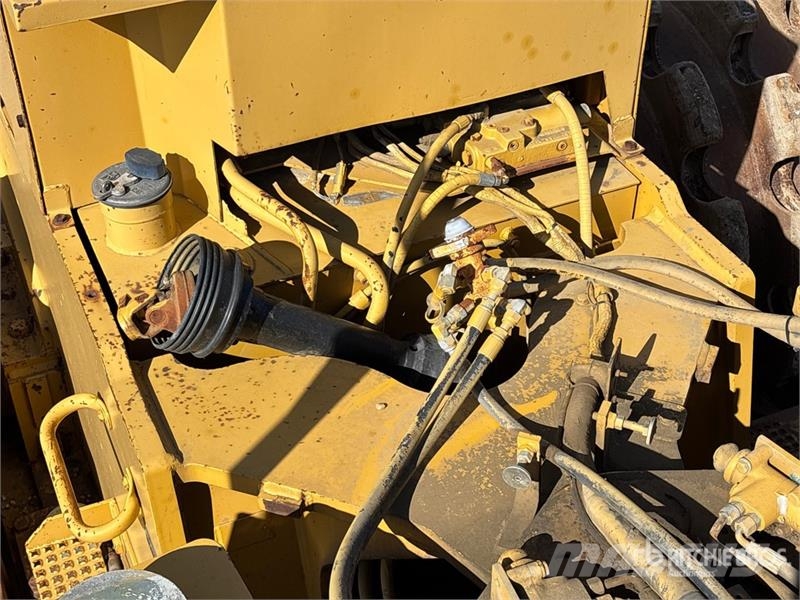 CAT 826G Kompaktorji tal