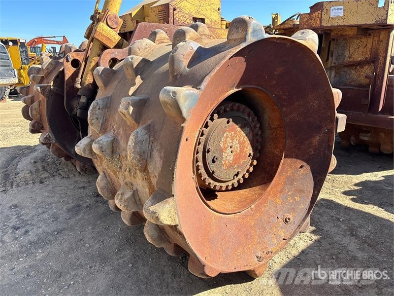 CAT 826G ضاغطات التربة