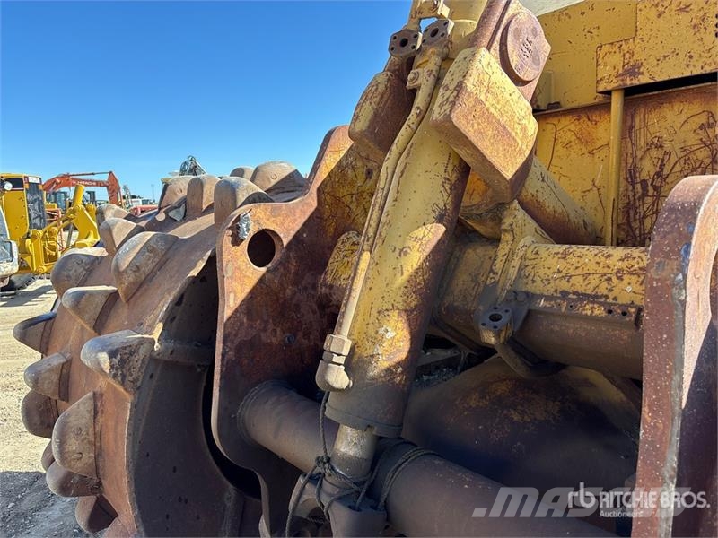 CAT 826G ضاغطات التربة