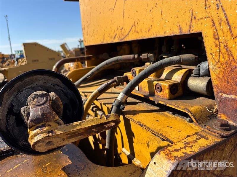 CAT 826G ضاغطات التربة