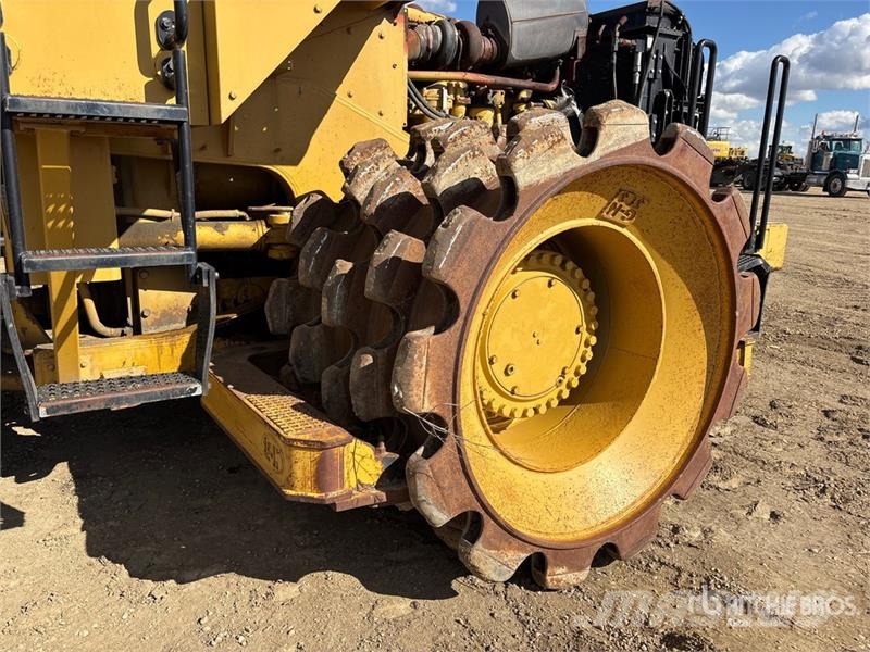 CAT 826G Kompaktorji tal