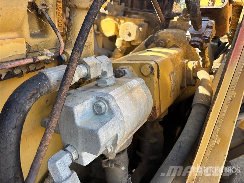 CAT 826G Kompaktorji tal